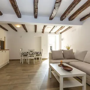 Appartement Nena, Rakotule