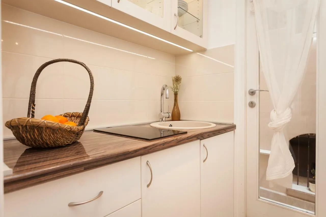Noelle Apartment Rovinj 0*,